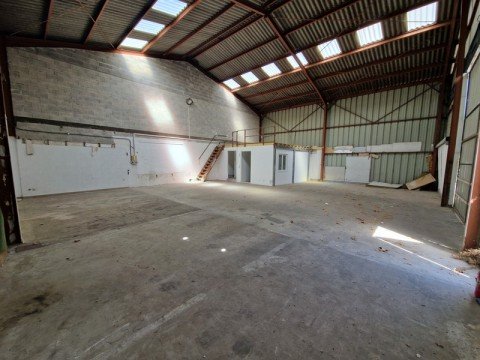 Vente Local d'activité / Entrepôt, 200 m2 dans les Alpes Maritimes (06)