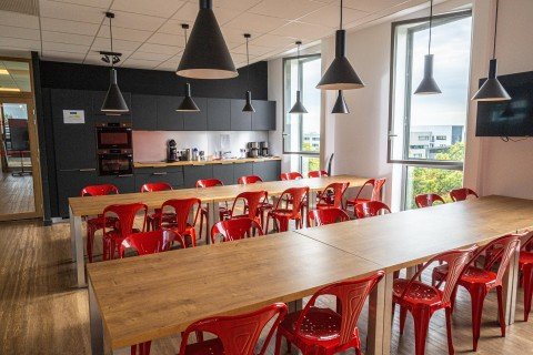 Vente Plateau de bureaux de 591 m2, à Saint-Herblain (44800) en France