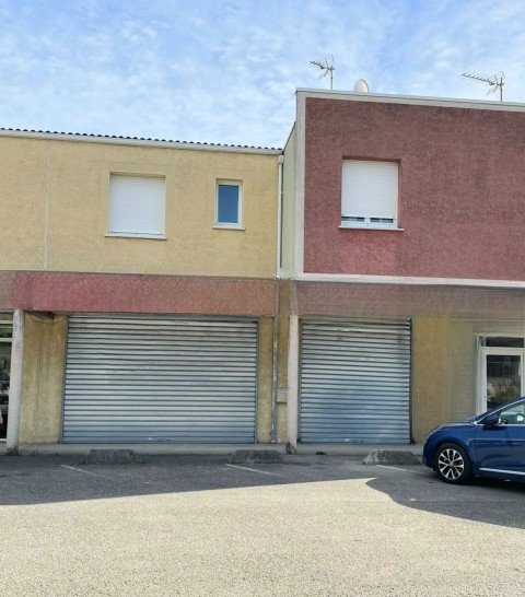 Vente Local commercial de 64 m2 proche de toutes les commodités, à Saint-Hilaire-de-Brethmas (30560)