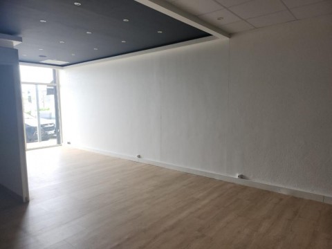 Vente Local commercial , 70 m2 à Baie Mahault (97122) en France