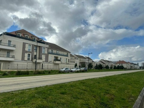 Vente Murs commerciaux, 126 m2 à Saint-Pierre-du-Perray (91280) en France