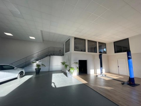 Vente Murs commerciaux, 452 m2 à Saint-Saturnin-lès-Avignon (84450)