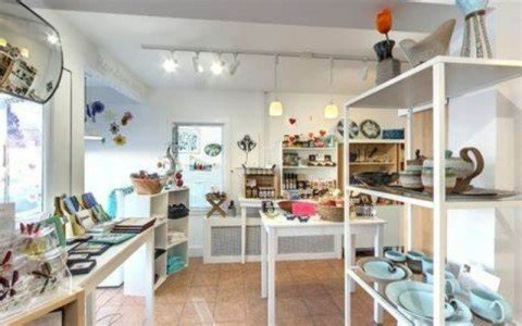 Vente Accessoire, Bazar / cadeaux, 62 m2 dans une zone touristique, à Nice (06000) en France