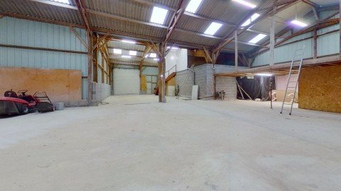 Vente Local d'activité de 402 m2 dans une zone artisanale, proche de Rennes (35000) en France