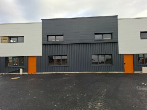 Vente Local d'activité / Entrepôt, 220 m2 dans une zone industrielle, à Saint-Nazaire (44600) en France