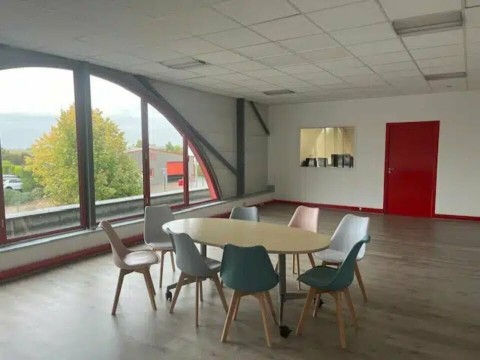 Vente Bâtiment d'activités de 1200 m2 à La Chapelle-Saint-Luc dans une zone industrielle (10600) en France