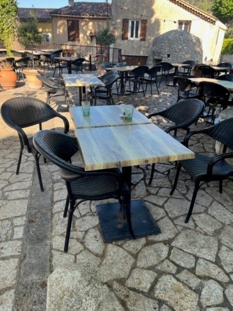 Vente Bar, Brasserie, Tabac, PMU, Loto 25 couverts avec terrasse dans un village historique, proche de Grasse (06130) en France