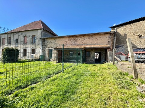 Vente Bâtiment de 150 m2 proche de Saint-Just-en-Chevalet (42430) en France