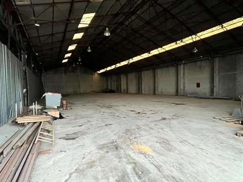 Vente Entrepôt, local industriel de 2 300 m2 à Yzeure (03400) en France