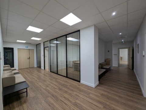 Vente Bureaux / Locaux professionnels, 2160 pi2 en Gironde (33) en France