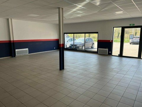 Vente Bâtiment artisanal - commercial avec stockage de 375 m2 à Belley (01300)