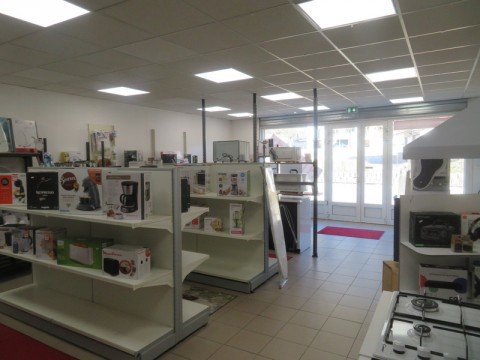 Vente Hifi - vidéo, Electroménager, Ameublement, 400 m2 à Annot (04240) en France