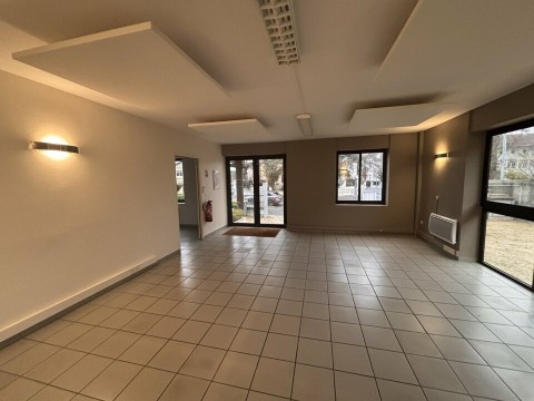 Vente Bureaux / Locaux professionnels, 424 m2 à Pau (64000) en France