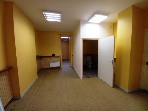 Vente Local commercial de 50 m2 dans une rue commerçante de Fougères (35300) en France