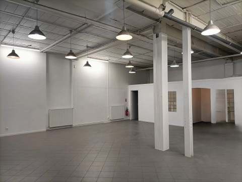 Vente Local - bureaux de 113 m2 dans une zone fréquentée, à Ivry-sur-Seine (94200) en France