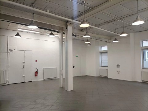 Vente Local - bureaux de 113 m2 dans une zone fréquentée, à Ivry-sur-Seine (94200) en France