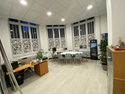 Vente Bureaux / Locaux professionnels, 1230 pi2 à Roubaix (59100) en France