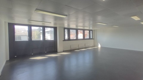 Vente Bureaux / locaux professionnels de 194 et 352 m2 à Lonay