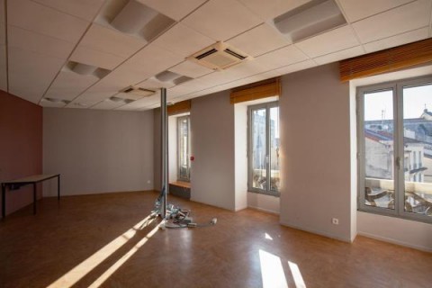 Vente Bureaux / Locaux professionnels, 218 m2 à Avignon (84000) en France