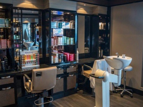 Vente Salon de coiffure barbier de 80 m2 à La Chaux-de-Fonds en Suisse