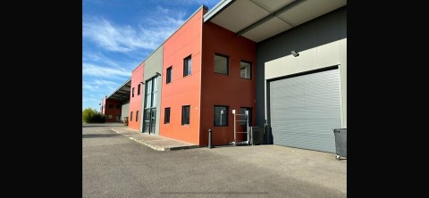 Vente Local d'activité / Entrepôt, 2438 m2 à Gaillac (81600) en France