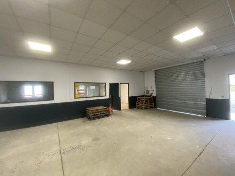 Vente Local d'activité / Entrepôt, 179 m2 à Saint-Pierre-du-Mont (40280) en France