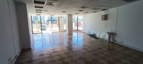 Vente Local commercial , 100 m2 à La Soukra dans une zone industrielle et commerciale en Tunisie