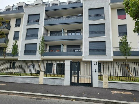 Vente Local commercial , 446 m2 à Alfortville (94140) en France