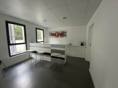 Vente Bureaux / Locaux professionnels, 700 pi2 à Toulouse (31400) en France