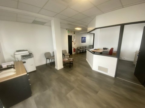 Vente Bureaux / Locaux professionnels, 2510 pi2 à Saint-Paul-lès-Dax (40990) en France