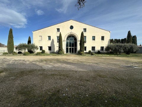 Vente Bureaux / Locaux professionnels, 950 m2 à Noves (13550)