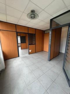 Vente Local commercial , 57 m2 à Évreux (27000) en France