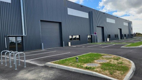 Vente Local d'activité et stockage de 350 m2 dans une zone industrielle et logistique, à Donges (44480)