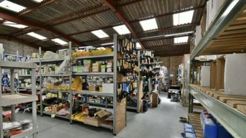 Vente Local commercial actuellement Pièces détachées, Accessoire, 350 m2 dans une zone industrielle, à Moreuil (80110) en France