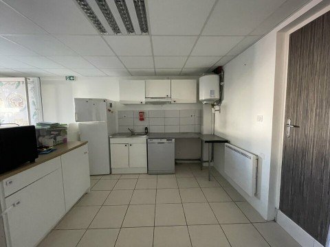 Vente Bureau de 65 m2 sur un axe passant, à Saint-Nazaire (44600) en France