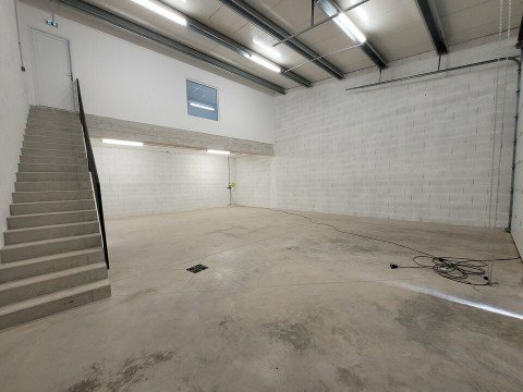 Vente Local d'activité / Entrepôt, 155 m2 à Vaulx-Milieu (38090)