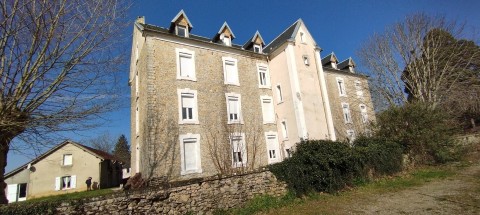 Vente Immeuble de 1080 m2 dans un village touristique, à Saint-Laurent-les-Tours (46400)