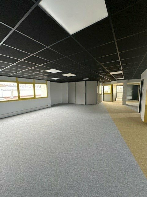 Vente Bureaux / Locaux professionnels, 1990 pi2 à Cran-Gévrier (74960) en France