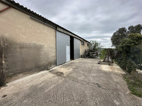 Vente Entrepôt avec bureau de 3450 pi2 à Port-de-Bouc (13110) en France