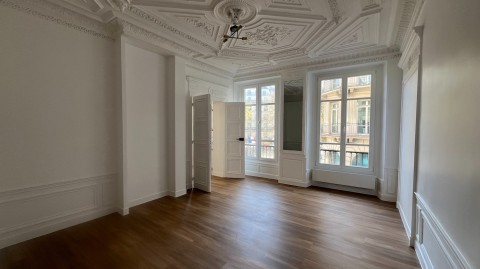 Vente Bureaux / Locaux professionnels, 124 m2 à Paris 8ème (75008)