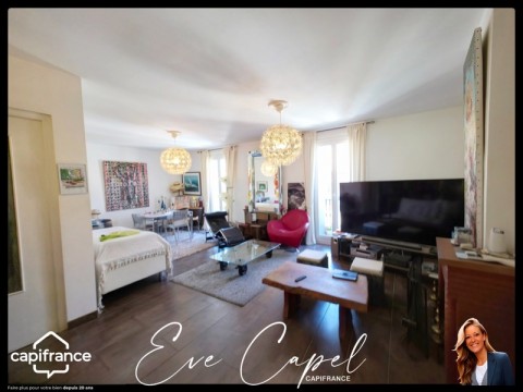 Vente Local commercial Immeuble, 175 m2 en plein centre ville, à Marseillan (34340) en France